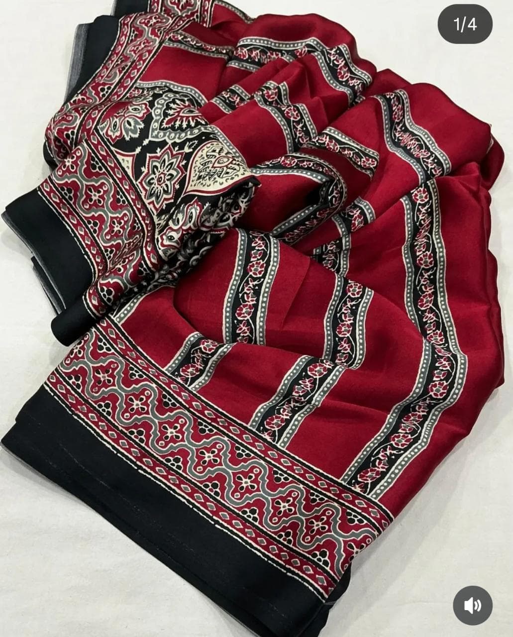 ATTRACTIVE BLACK RED LINING SAREE WITH AJRAKH PALLUU