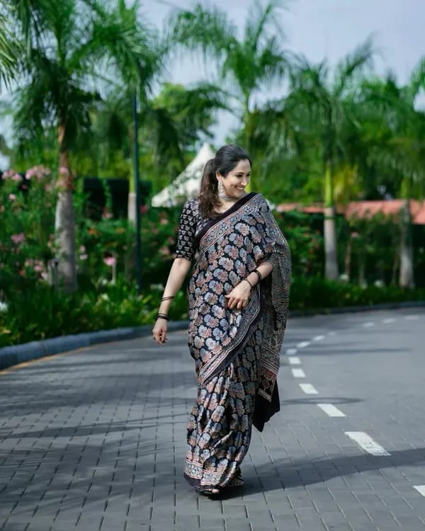 BLACK COLOR AJRAKH FLOWER SAREE