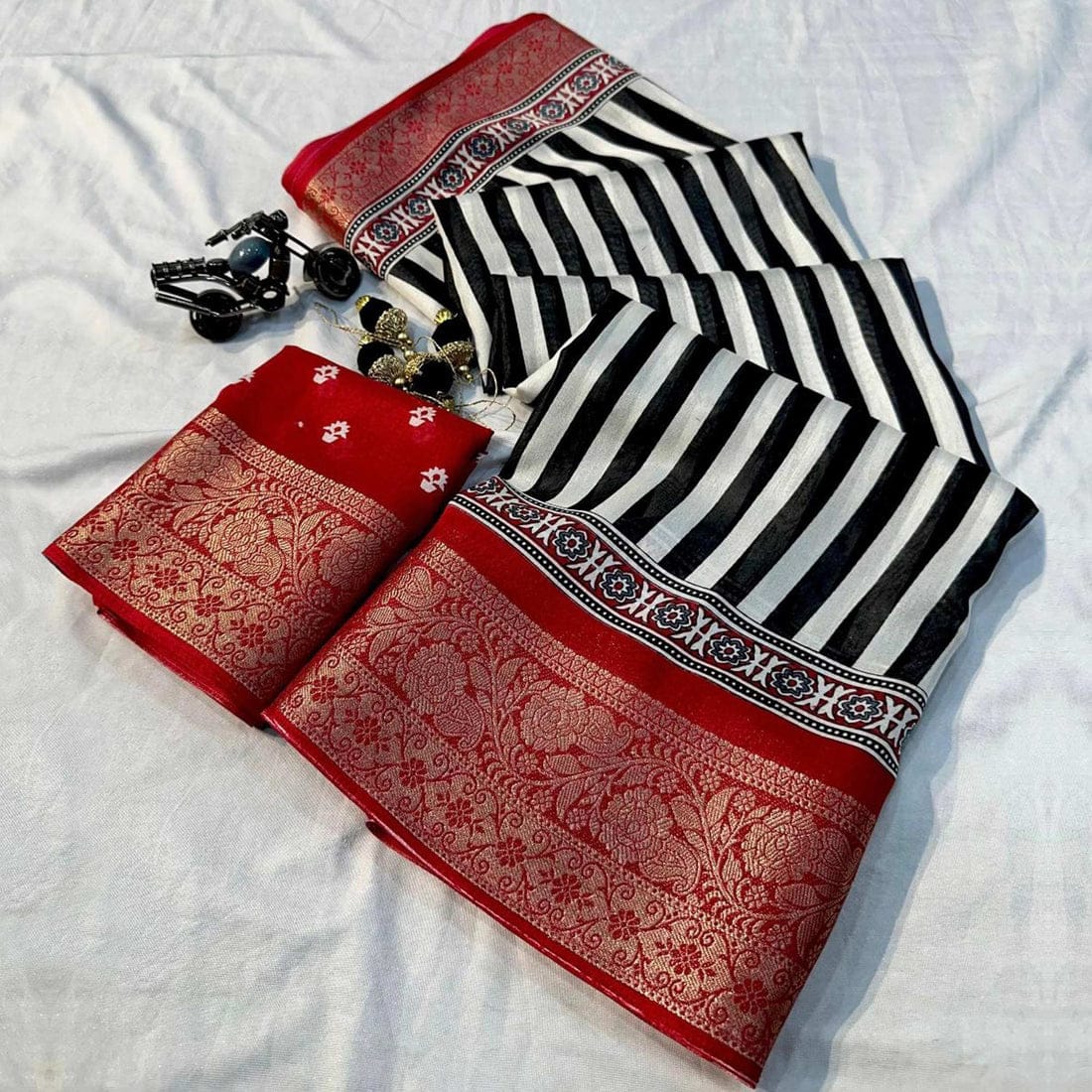 ELEGANT RED AND WHITE AJRAKH PALLU WITH BEAUTIFULL WEVING BORDER SAREE